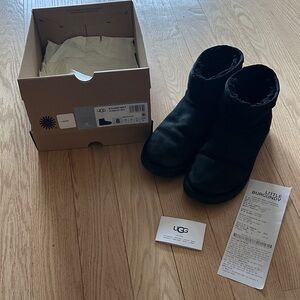 UGG women’s Black Classic Mini